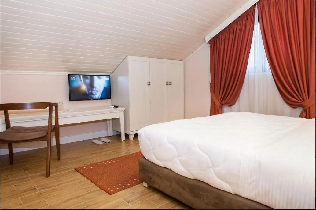 Hotelvila 22 Tirana 4*,